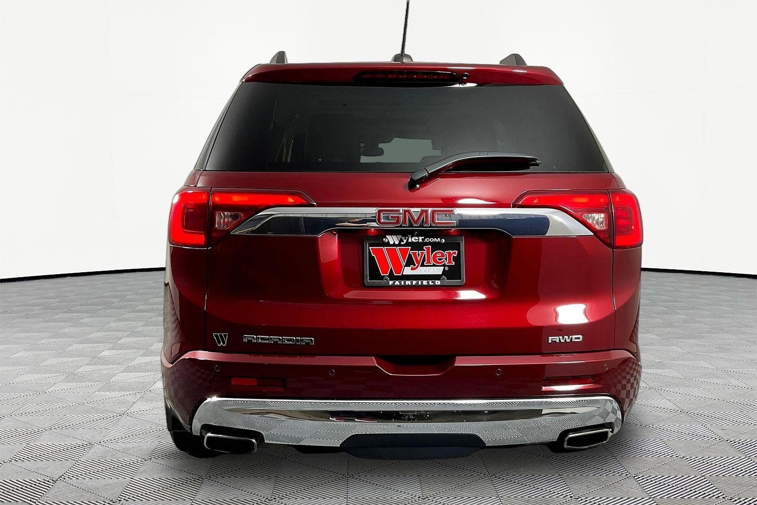 Used 2018 GMC Acadia Denali w/ Technology Package AWD/4WD image 5