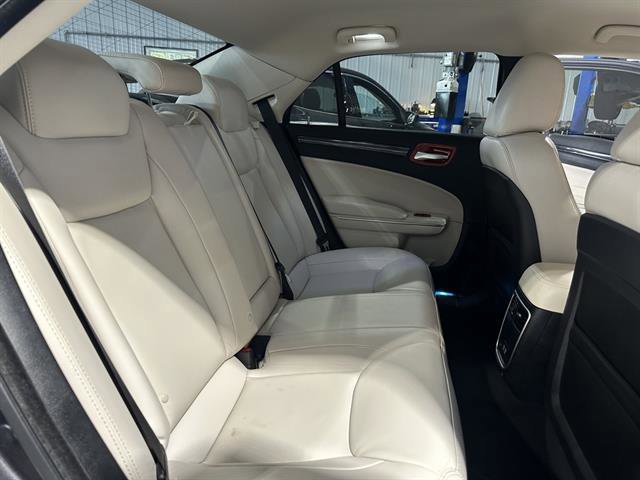 Used 2019 Chrysler 300 Touring L w/ Quick Order Package 22F image 17