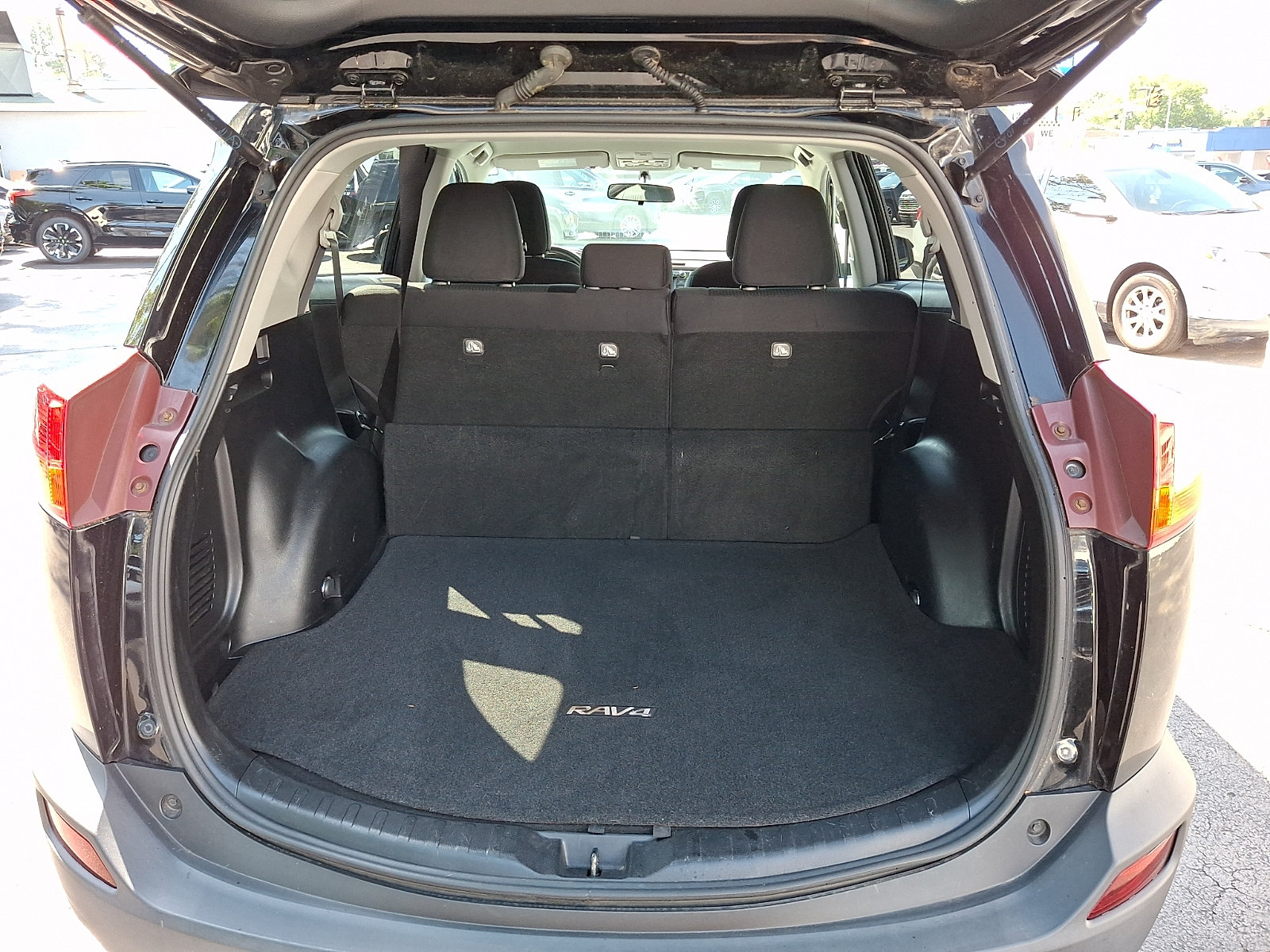 Used 2014 Toyota RAV4 LE FWD image 28