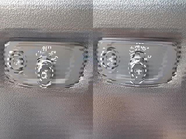 Used 2023 Chevrolet Traverse LT image 15