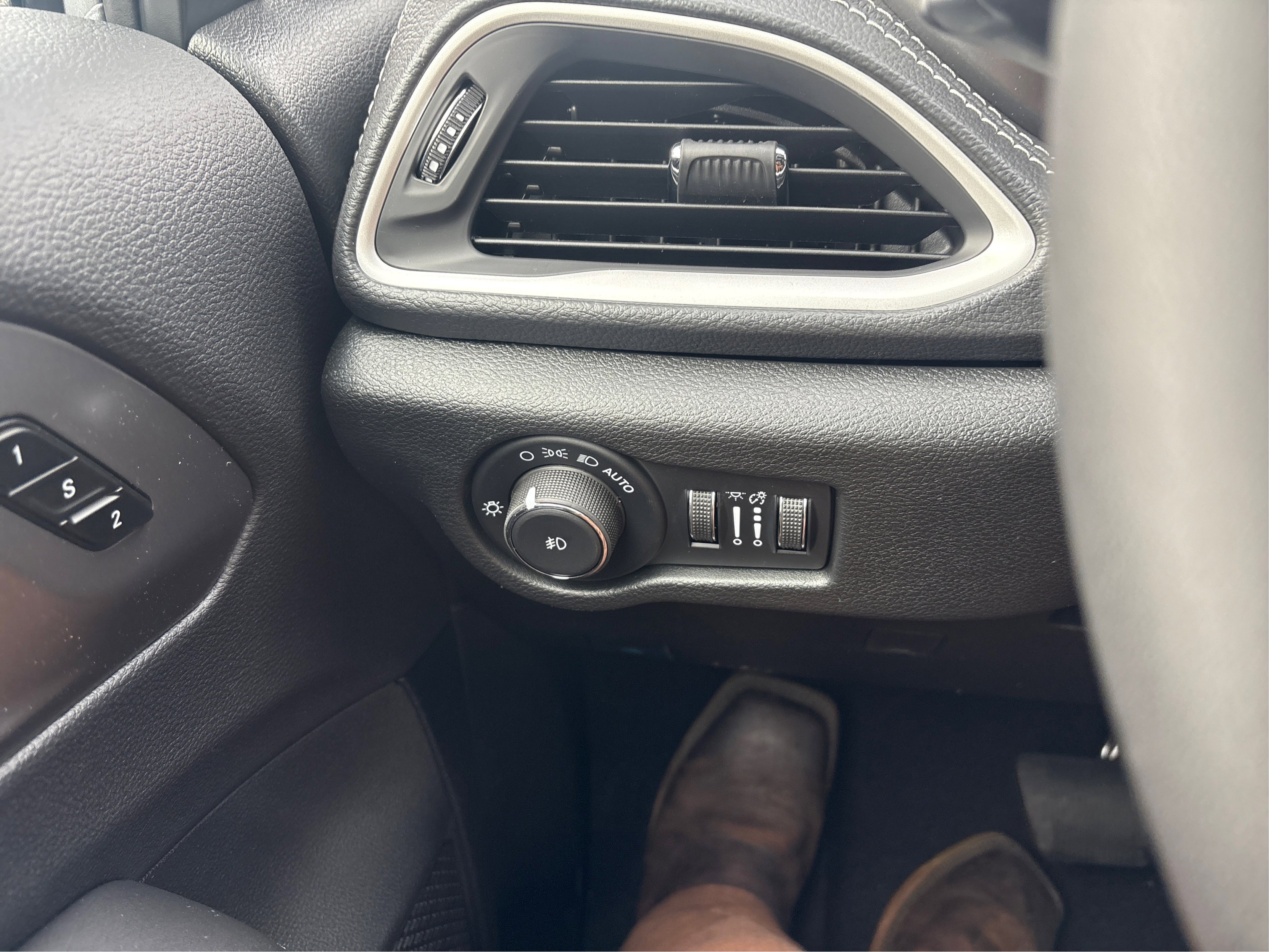 New 2026 Chrysler Pacifica Select image 15