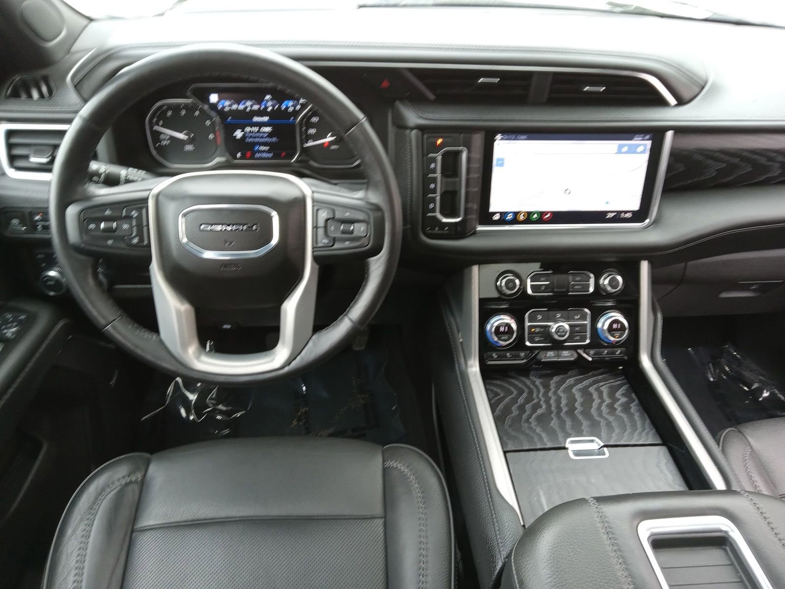 Used 2021 GMC Yukon Denali w/ Denali Premium Package image 14