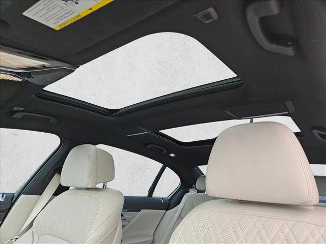 Used 2022 BMW 750i xDrive w/ M Sport Package image 17