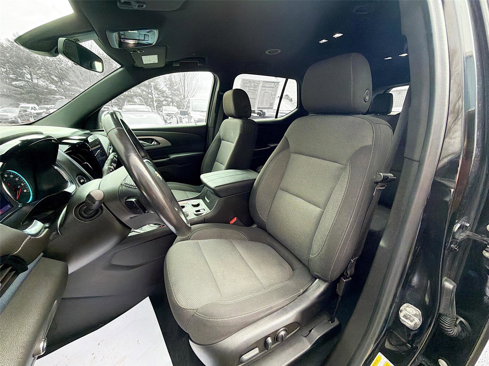 Used 2022 Chevrolet Traverse LT image 11