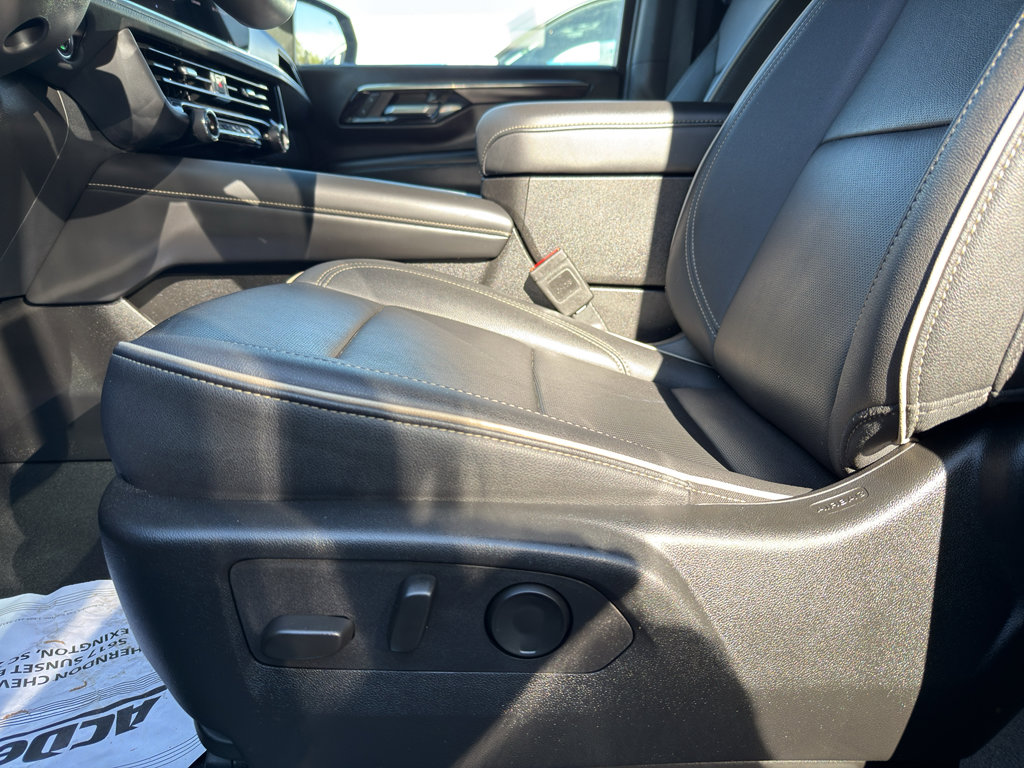 Used 2025 Chevrolet Suburban Premier image 13