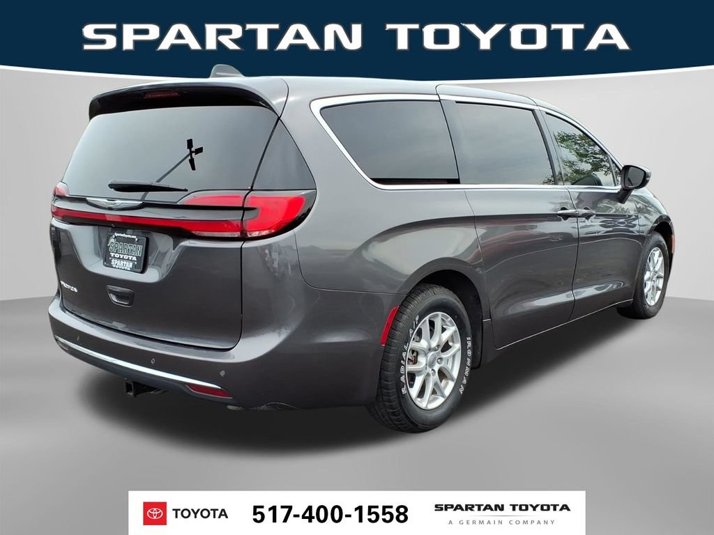 Used 2023 Chrysler Pacifica Touring-L FWD image 7