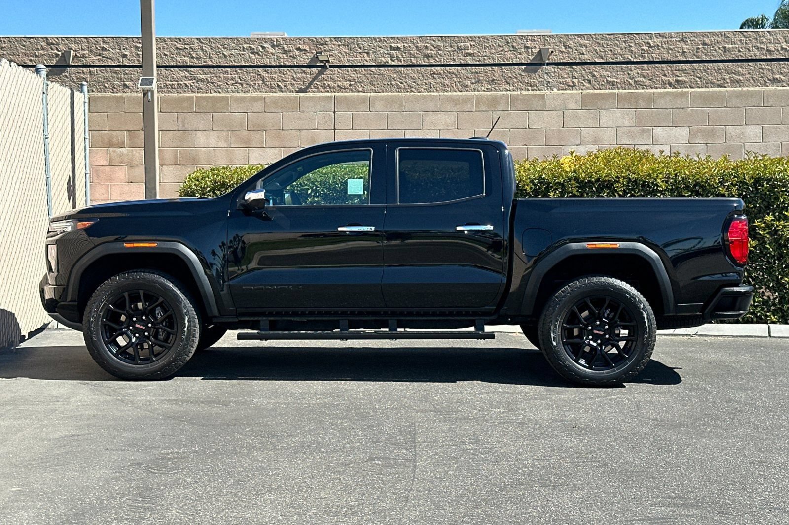 Certified 2024 GMC Canyon Denali w/ LPO, Denali Black Edition AWD/4WD image 7