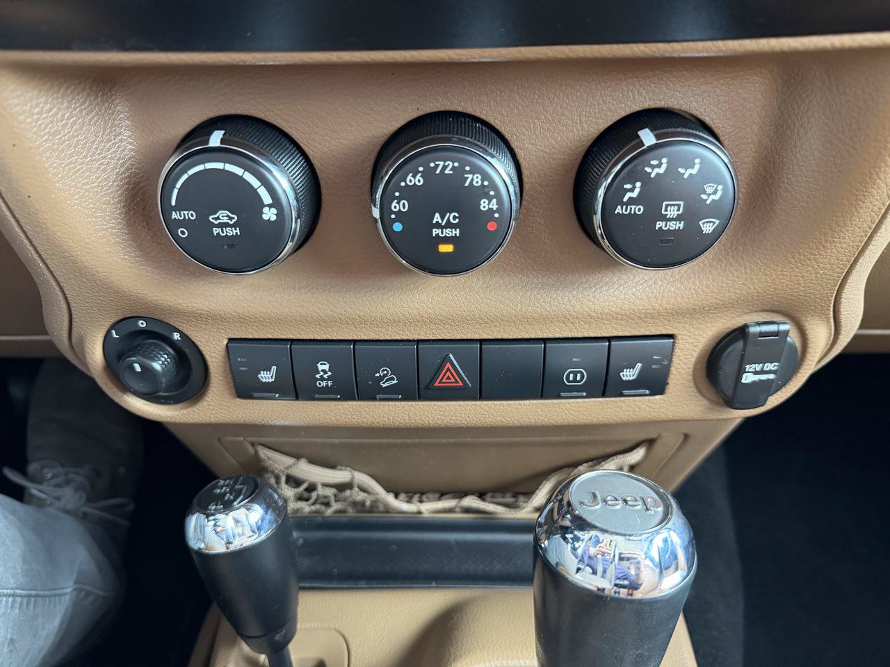 Used 2012 Jeep Wrangler Unlimited Sahara w/ Dual Top Group AWD/4WD image 37