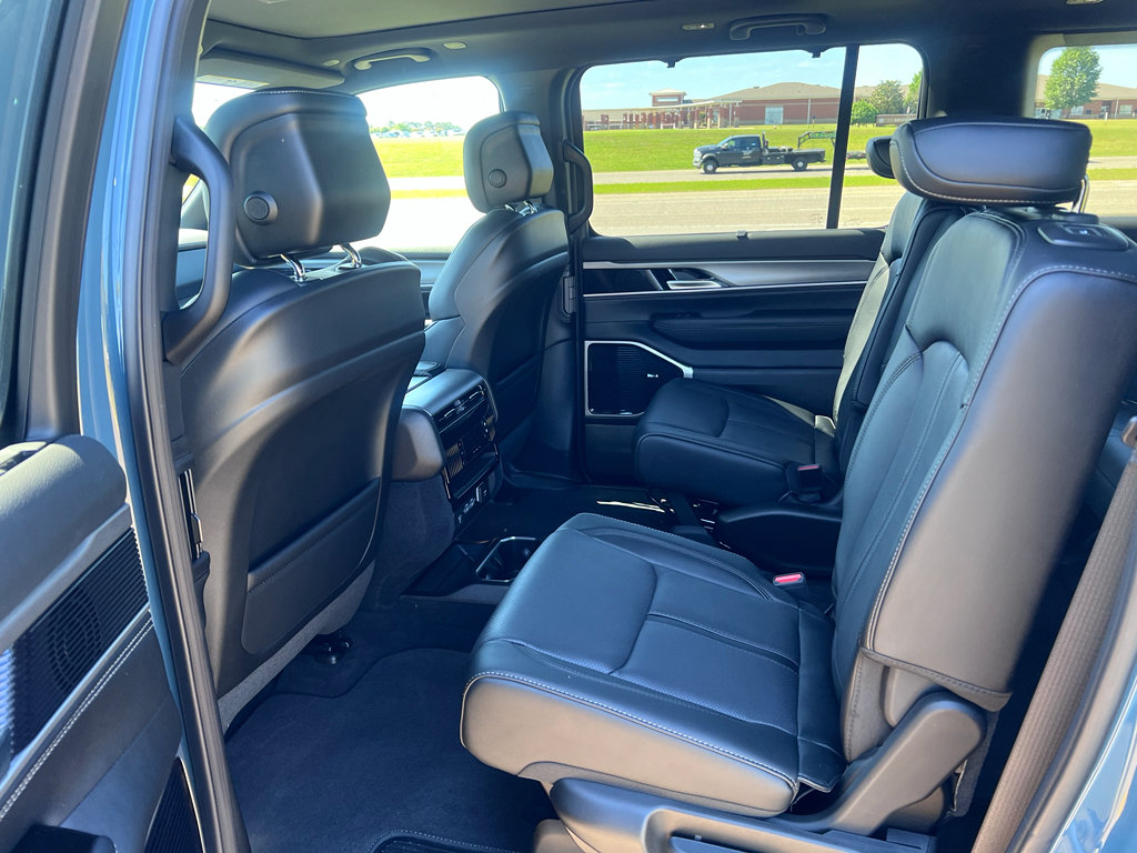 New 2026 Jeep Grand Wagoneer Limited AWD/4WD image 18