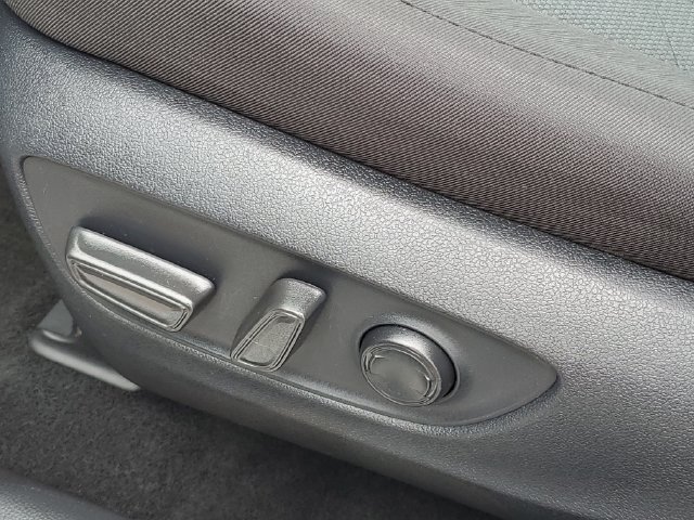 Used 2025 Toyota RAV4 XLE AWD/4WD image 6