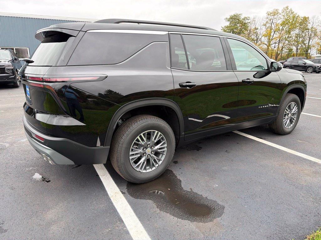 New 2027 Chevrolet Traverse LT AWD/4WD image 3