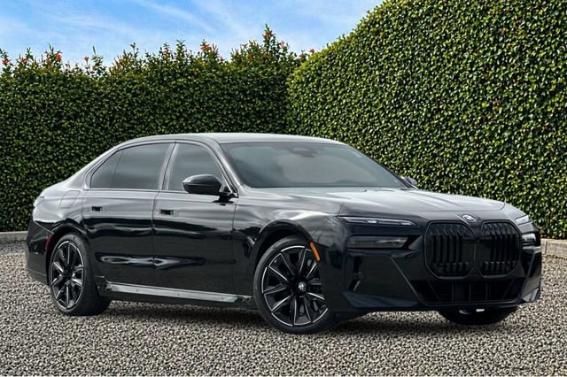 Used 2025 BMW i7 xDrive60 w/ Executive Package AWD/4WD video 2