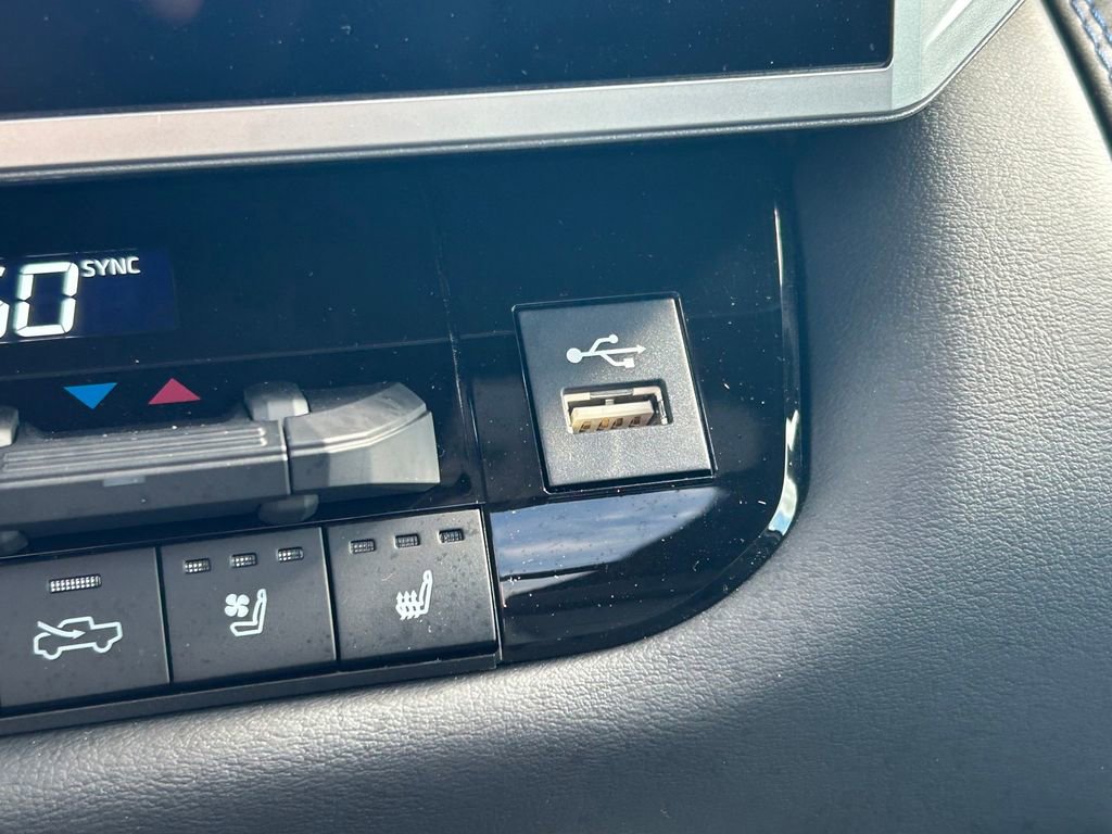 Used 2025 Toyota Tundra Platinum image 41