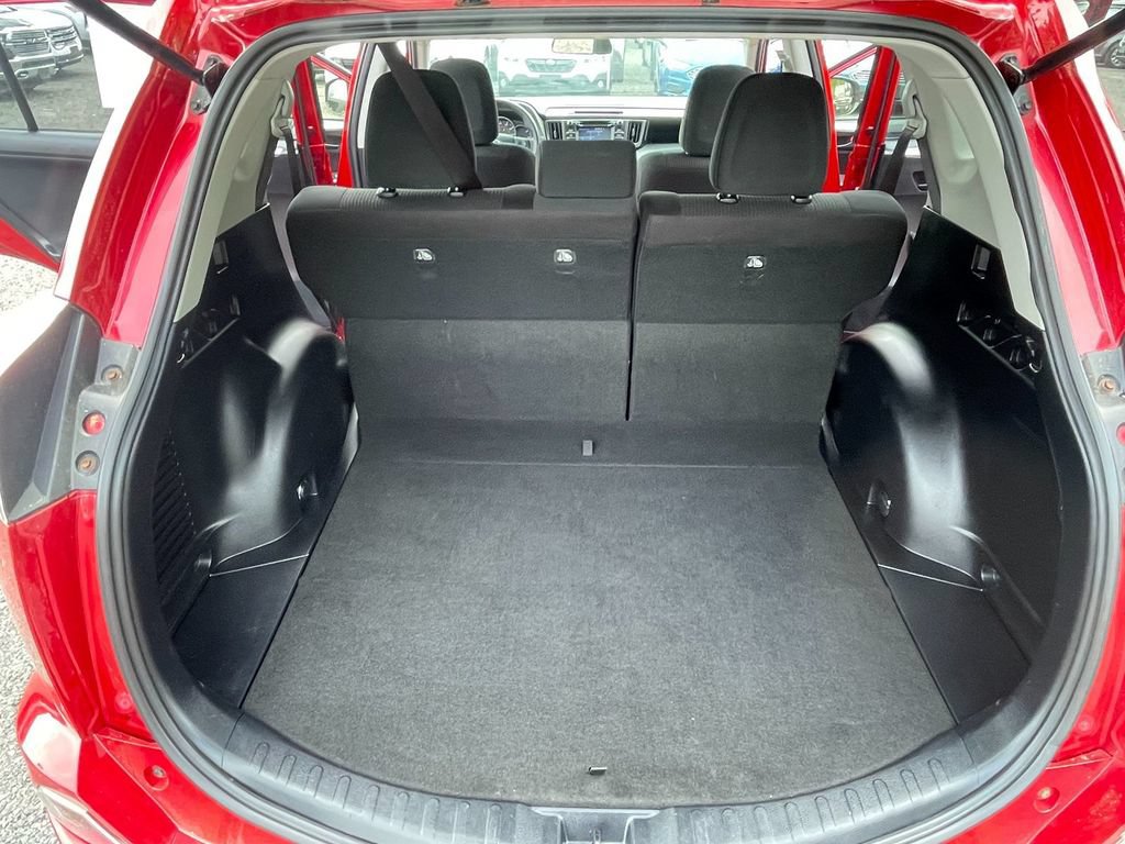 Used 2016 Toyota RAV4 LE AWD/4WD image 25