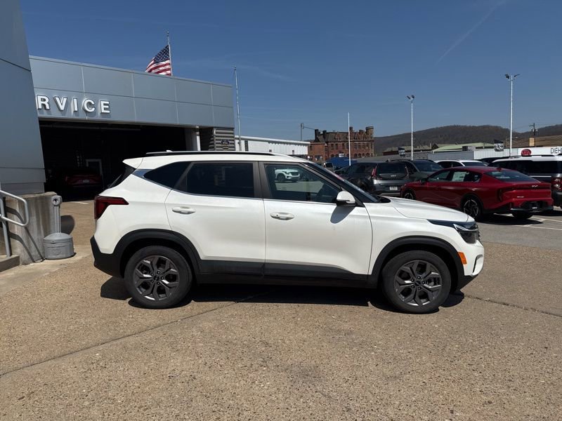 Certified 2024 Kia Seltos S image 8