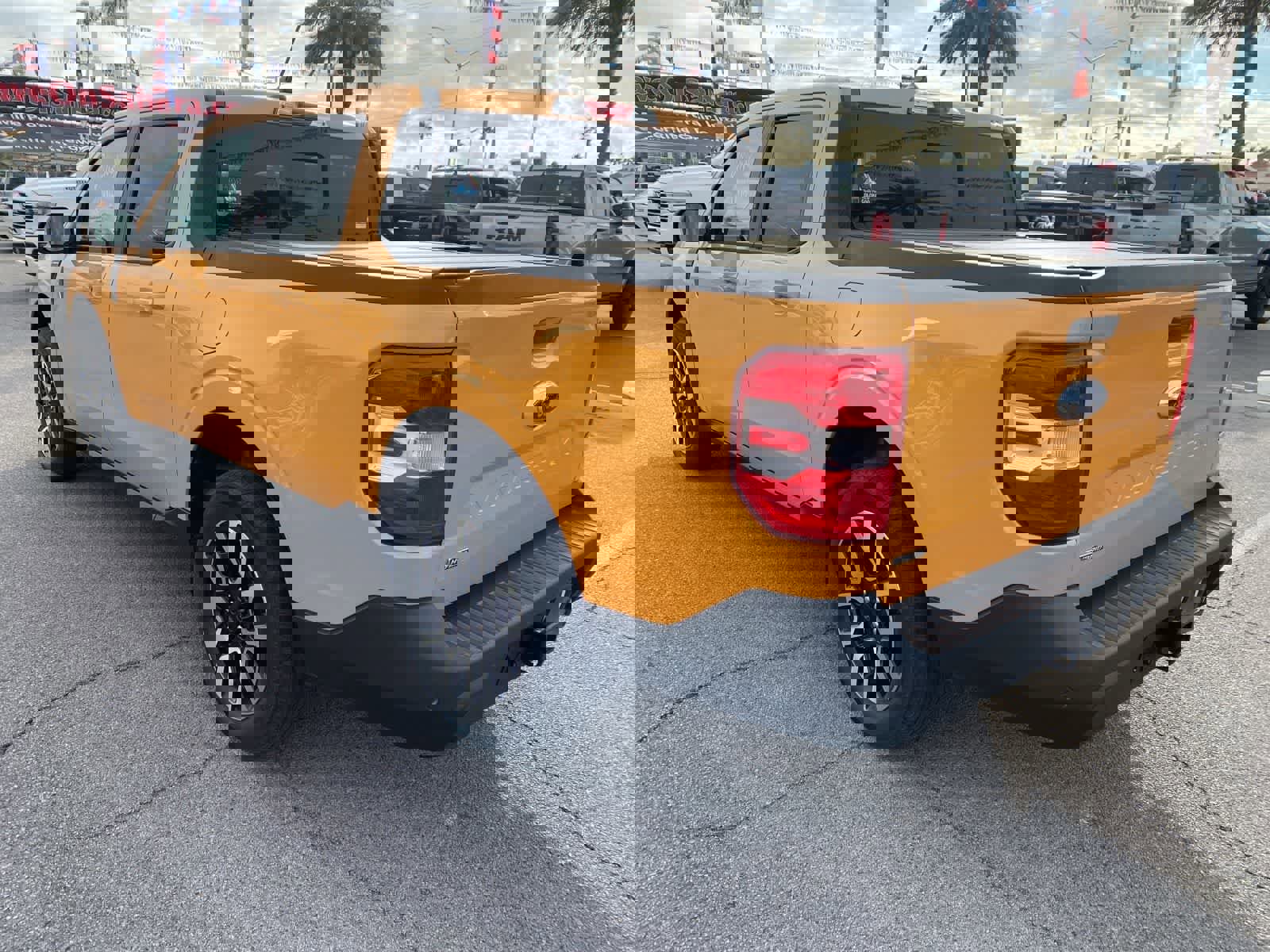 Used 2022 Ford Maverick Lariat w/ Lariat Luxury Package image 9