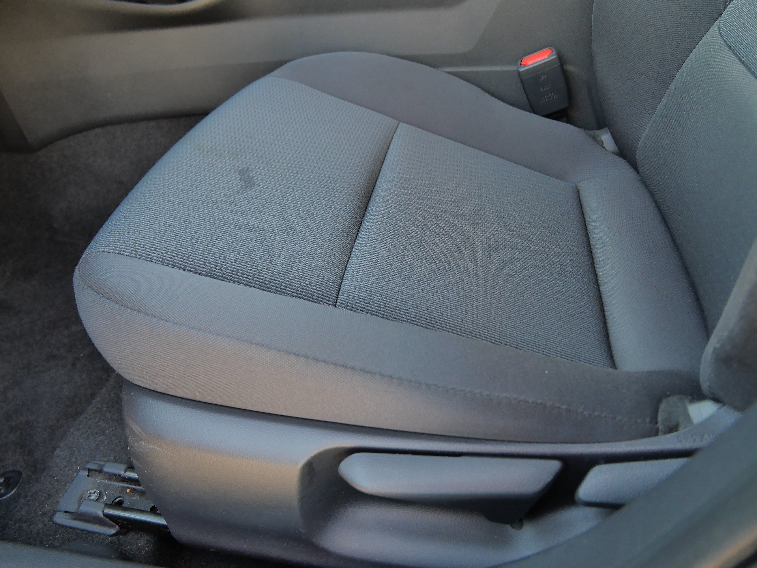 Certified 2025 Toyota Prius LE FWD image 21