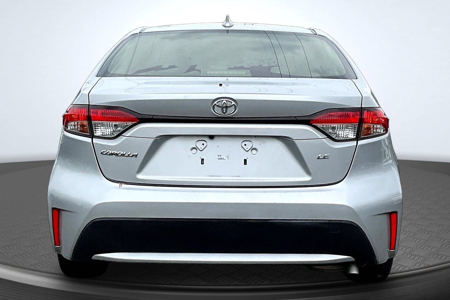 Used 2020 Toyota Corolla LE FWD image 4