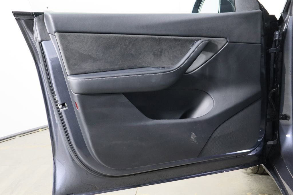 Used 2022 Tesla Model Y Performance image 18