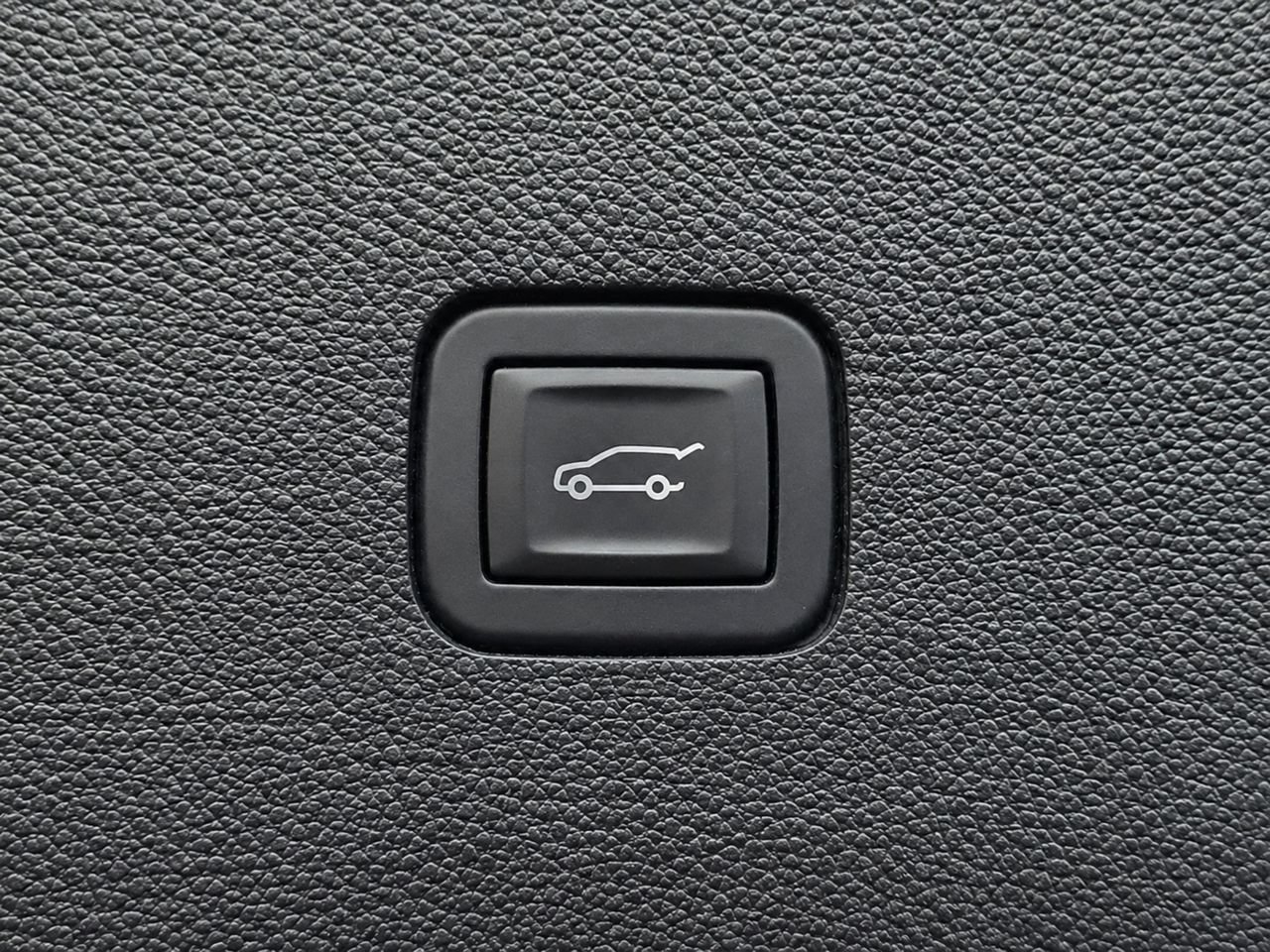 Used 2019 Chevrolet Traverse Premier w/ Redline Edition FWD image 35