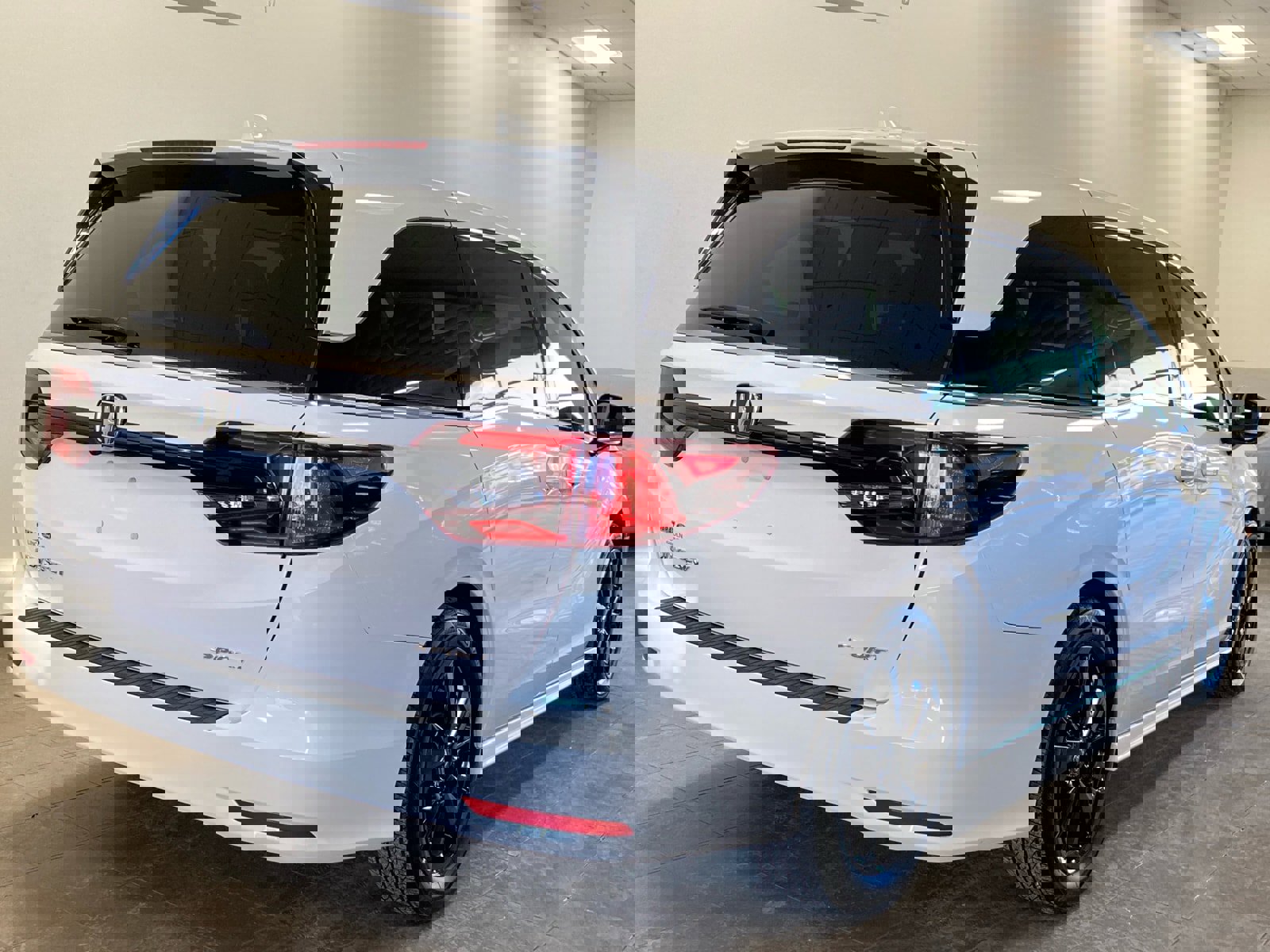 Used 2024 Honda Odyssey Sport image 8