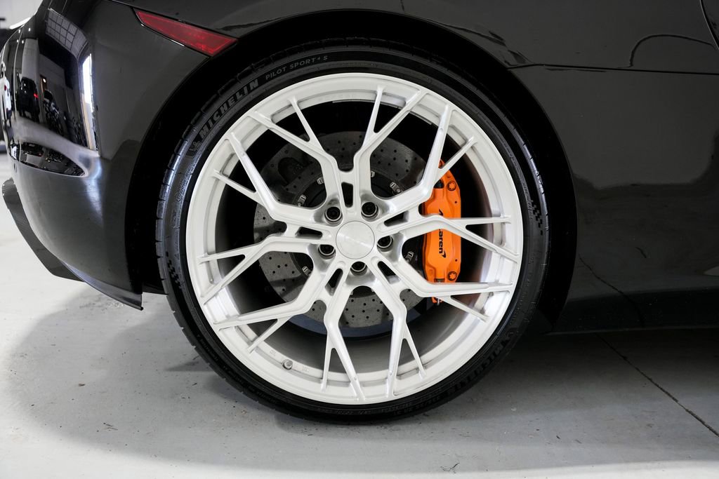 Used 2015 McLaren 650S Spider image 39