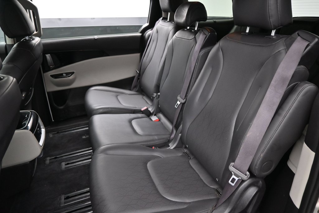 Used 2024 Kia Carnival EX FWD image 27