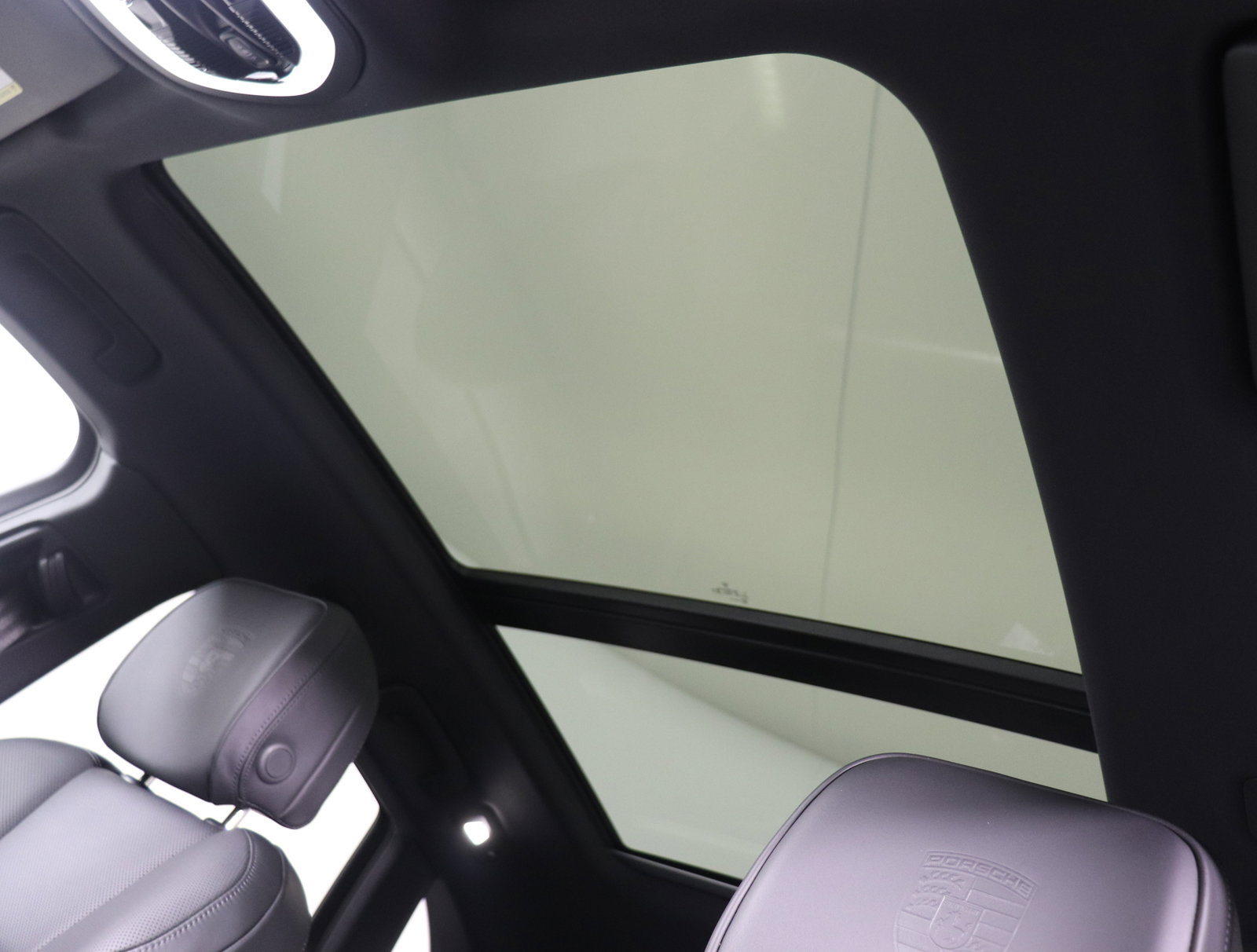 Used 2025 Porsche Macan image 28