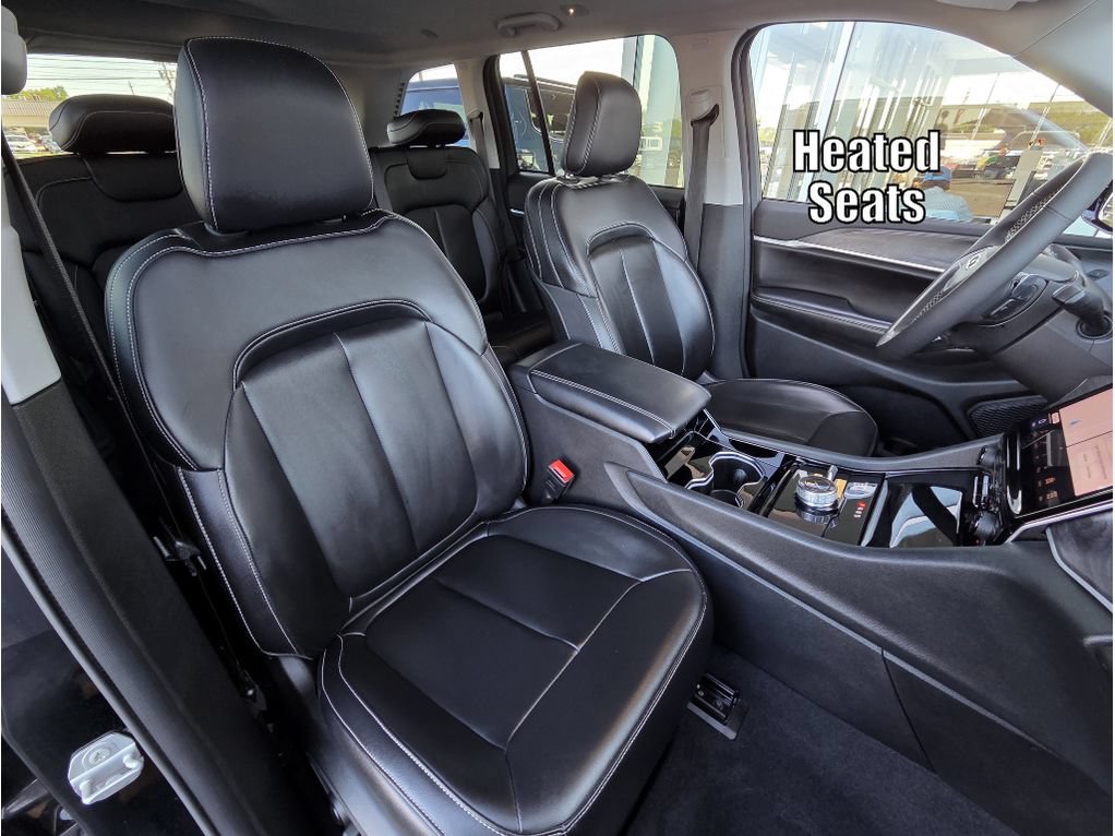Used 2023 Jeep Grand Cherokee Limited AWD/4WD image 3