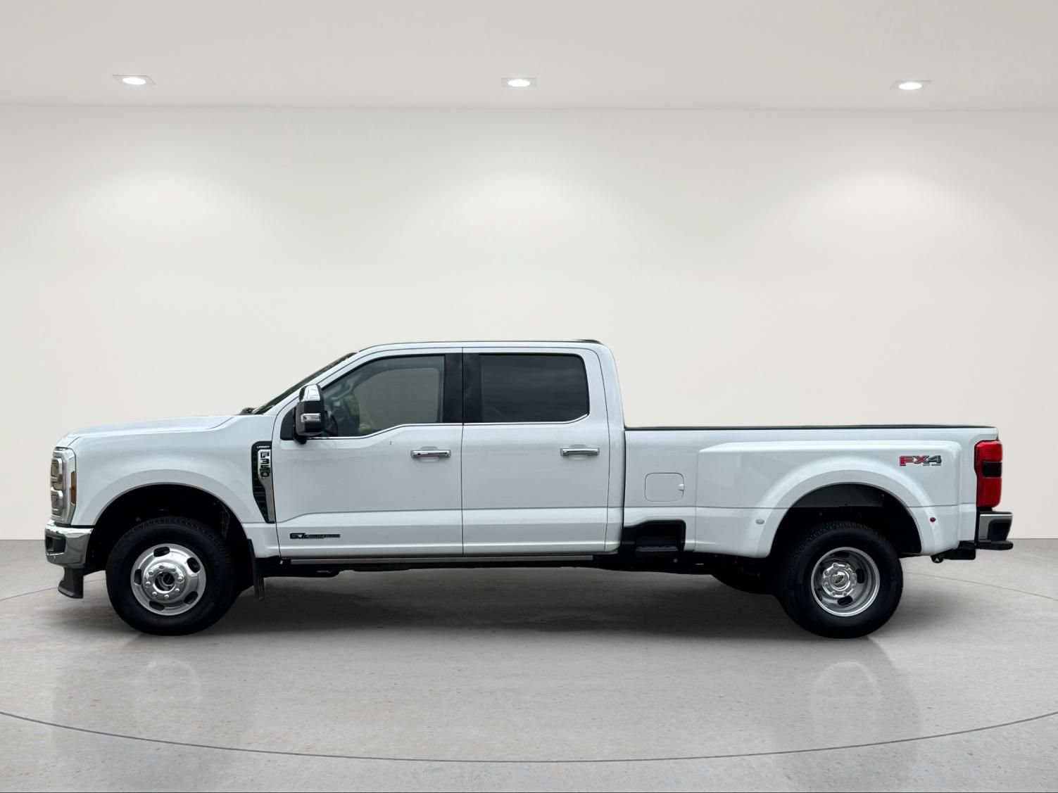 Used 2025 Ford F350 Lariat w/ Lariat Ultimate Package AWD/4WD image 3