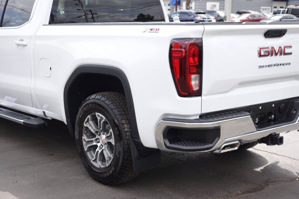 Used 2023 GMC Sierra 1500 SLE w/ X31 Off-Road Package AWD/4WD image 10