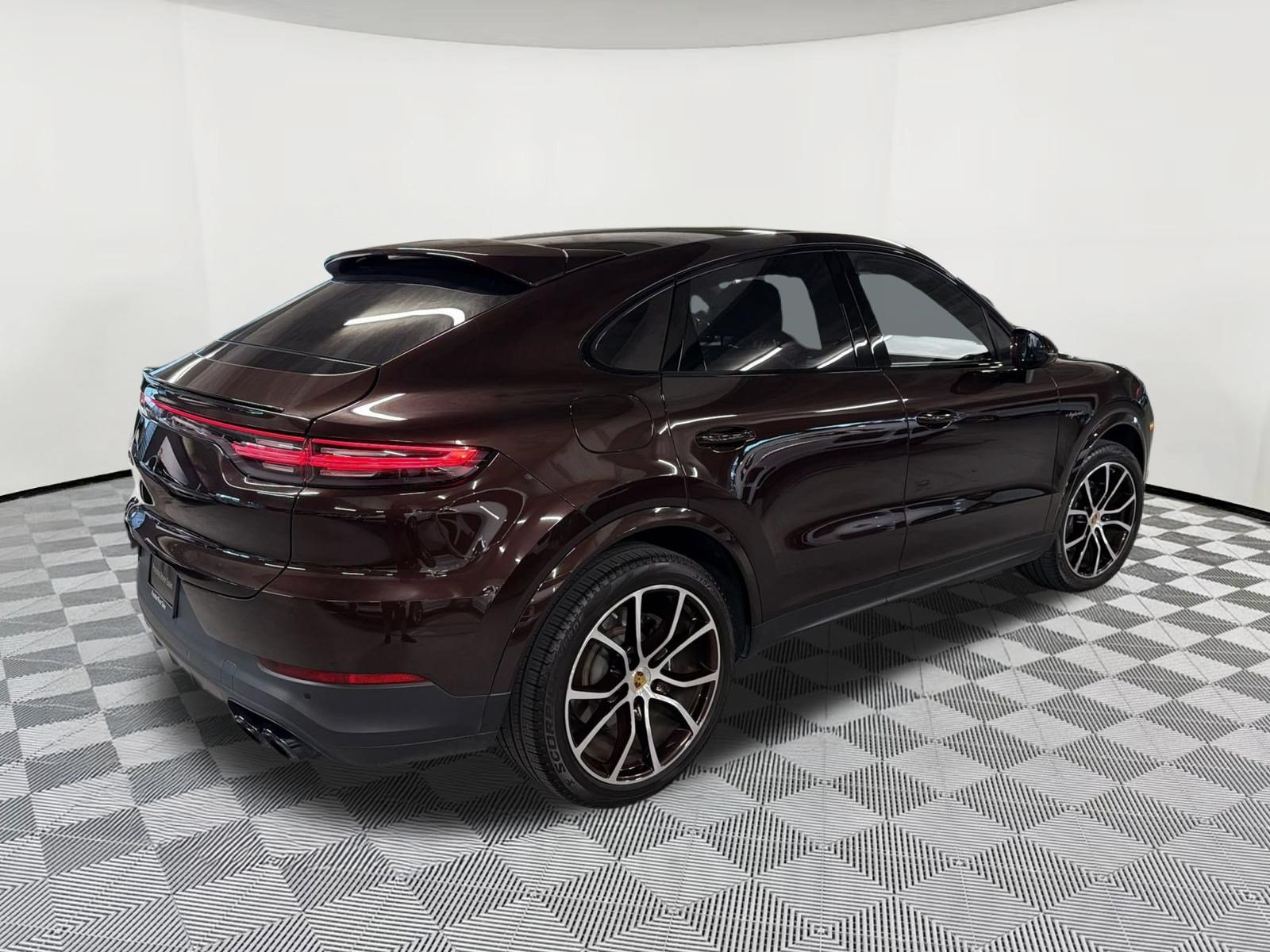 Used 2023 Porsche Cayenne Platinum Edition AWD/4WD image 9