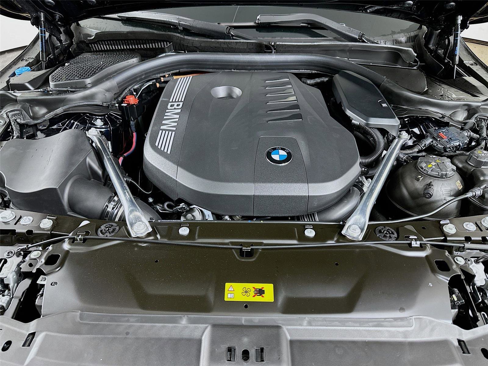 New 2026 BMW 550e xDrive image 32