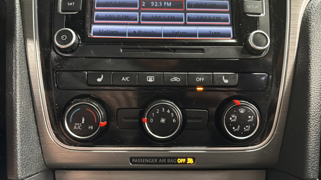 Used 2015 Volkswagen Passat TDI SE image 30