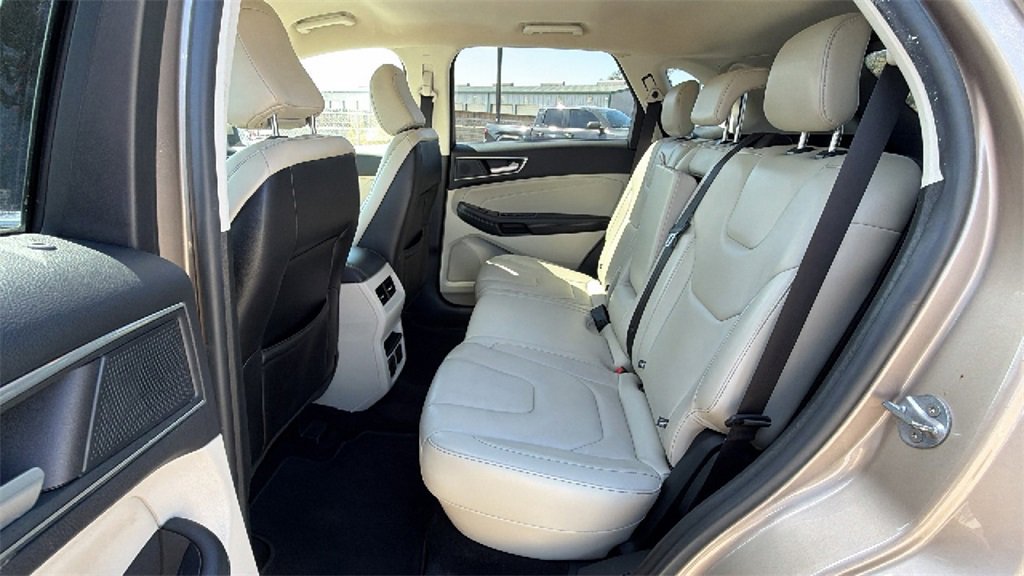 Used 2020 Ford Edge Titanium image 36
