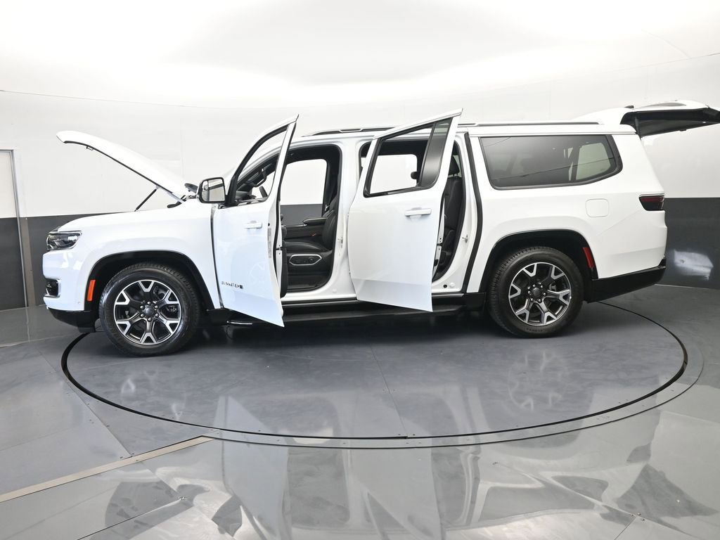 Used 2023 Jeep Wagoneer L Series III w/ Preferred Equipment Group image 37