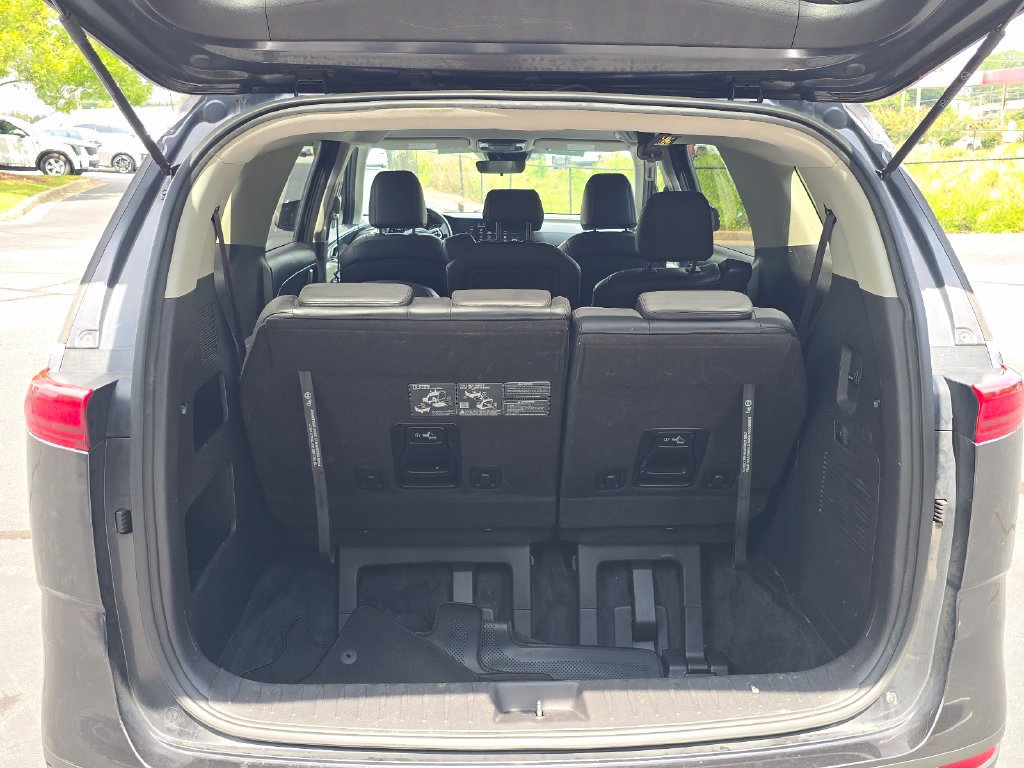 Used 2024 Kia Carnival LX FWD image 13