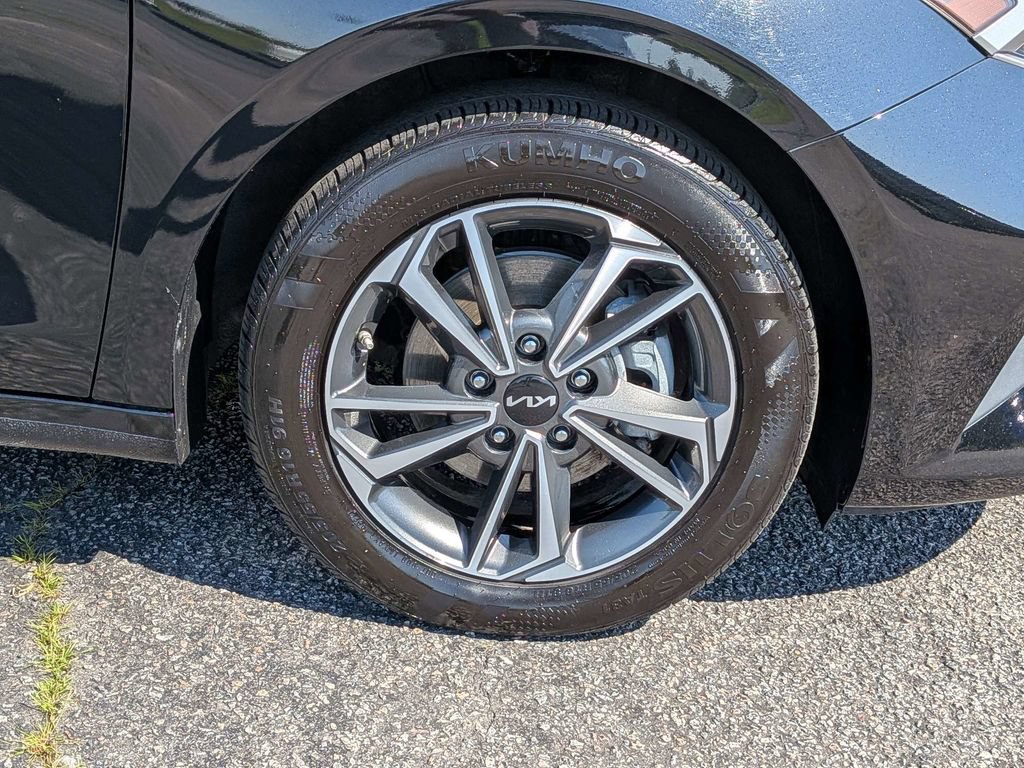 Used 2024 Kia Forte LXS FWD image 14