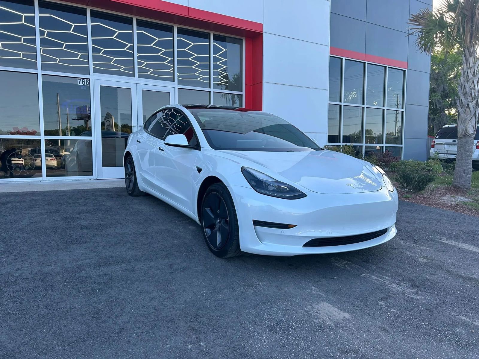 Used 2021 Tesla Model 3 Standard Range Plus image 3