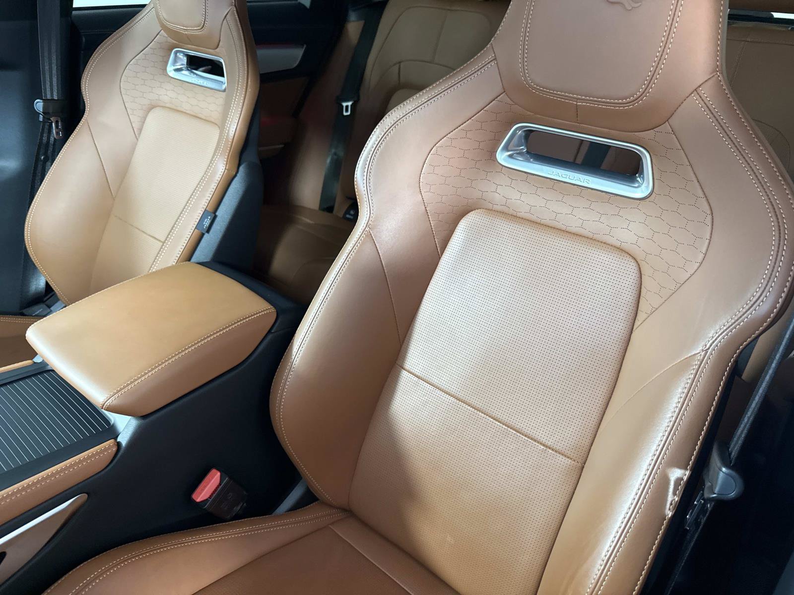 Certified 2026 Jaguar F-PACE R-Dynamic S AWD/4WD image 18