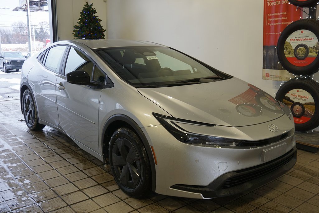 New 2026 Toyota Prius LE image 2