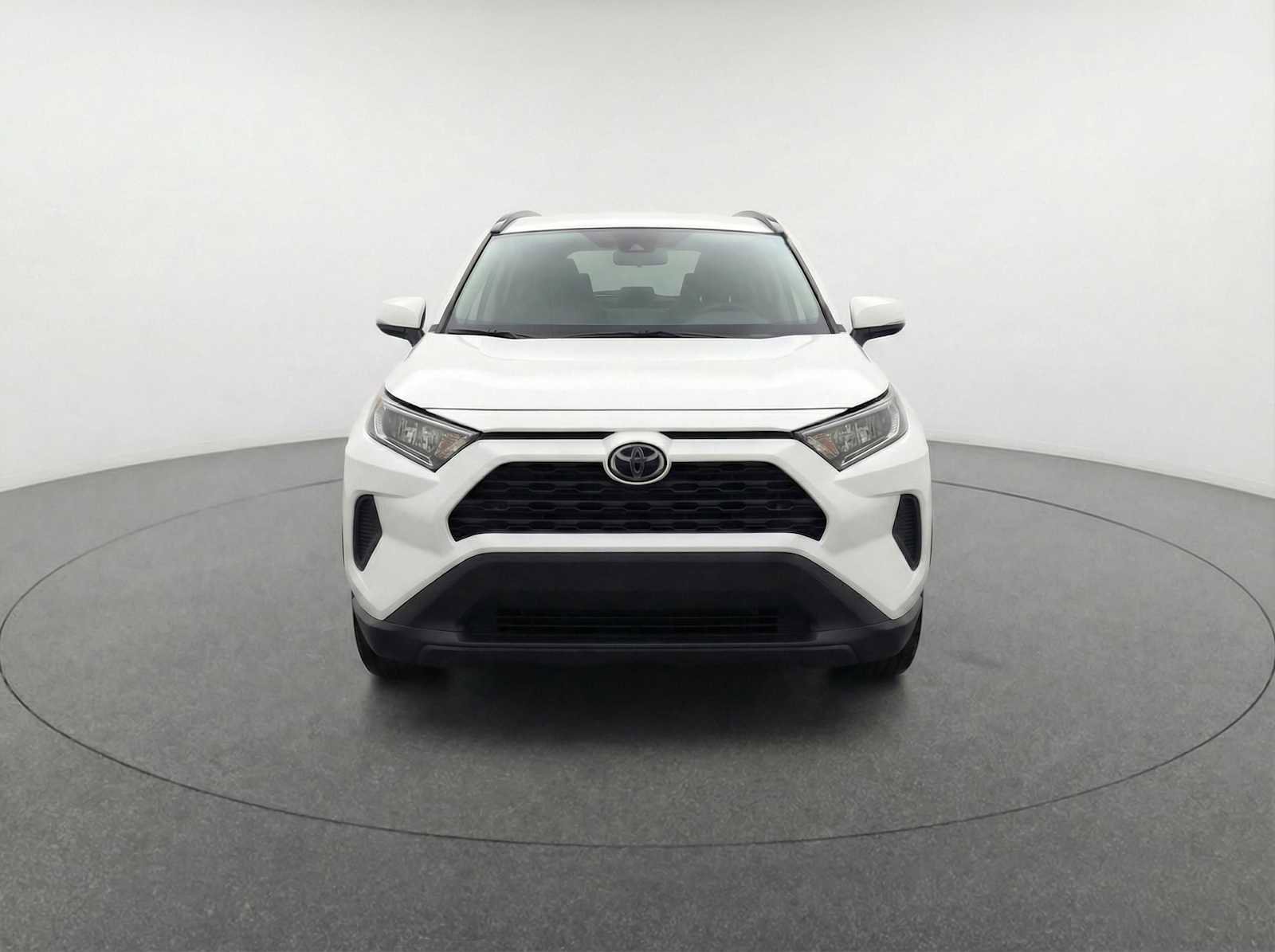 Used 2025 Toyota RAV4 XLE image 2