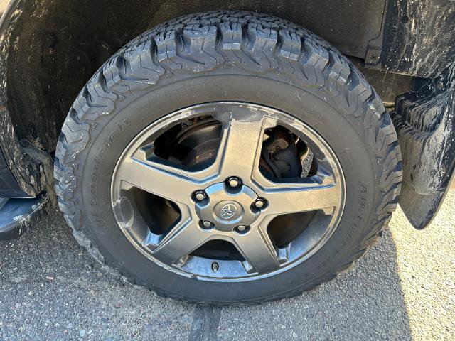 Used 2017 Toyota Sequoia SR5 w/ Sport Appearance Package AWD/4WD image 12