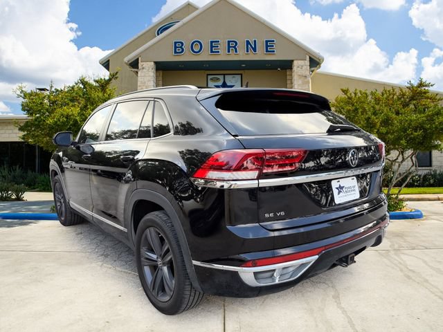 Used 2020 Volkswagen Atlas Cross Sport SE w/ Panoramic Sunroof Package FWD image 3