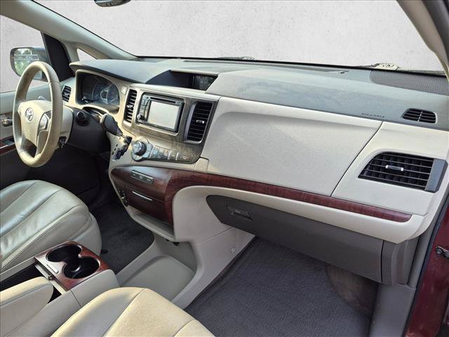 Used 2014 Toyota Sienna XLE FWD image 21