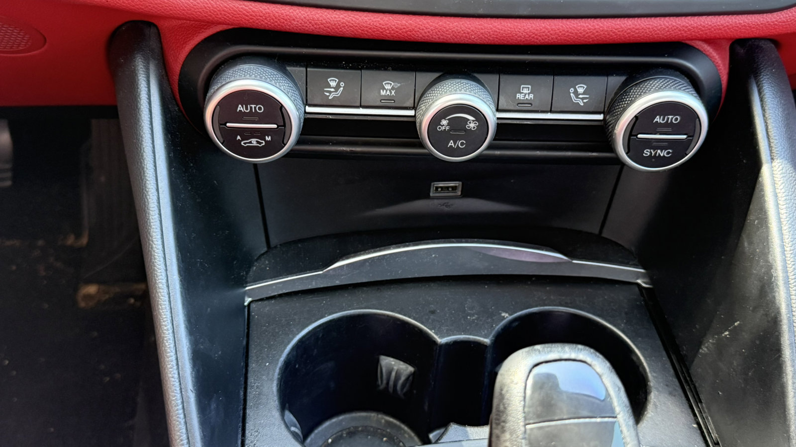 Used 2019 Alfa Romeo Giulia w/ Nero Edizione RWD image 18