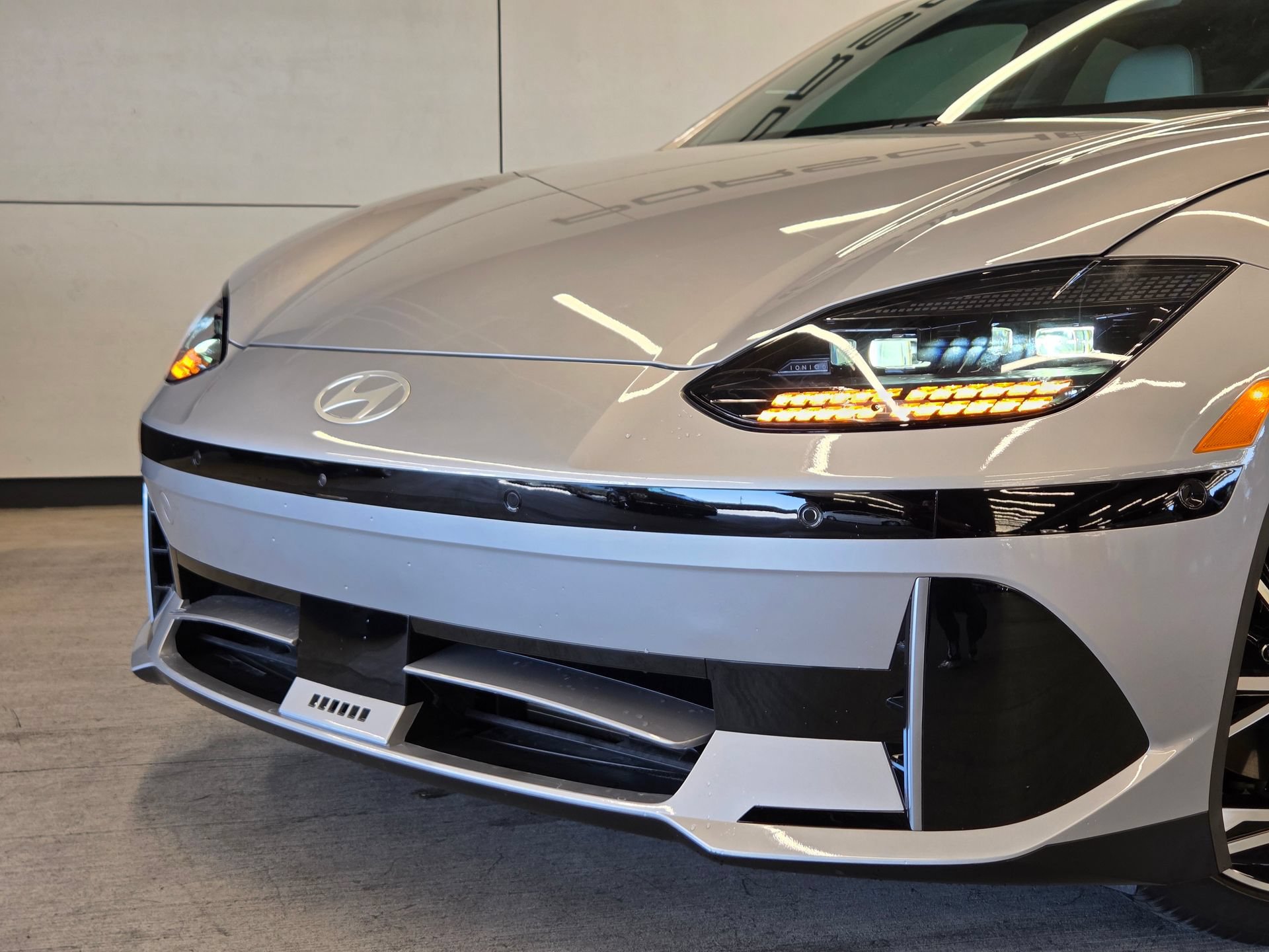 Used 2025 Hyundai Ioniq 6 Limited RWD image 25