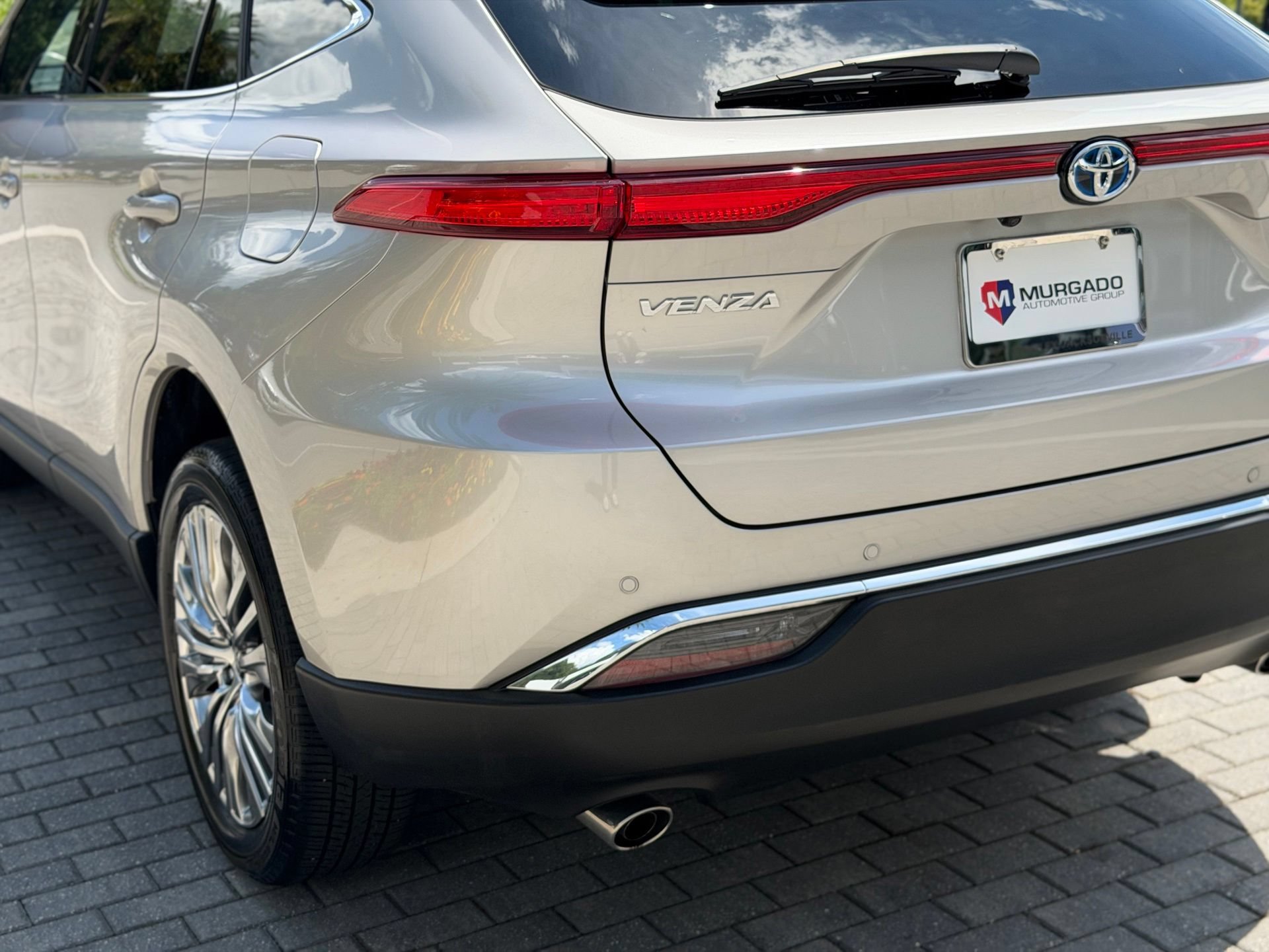 Used 2024 Toyota Venza XLE AWD/4WD image 14