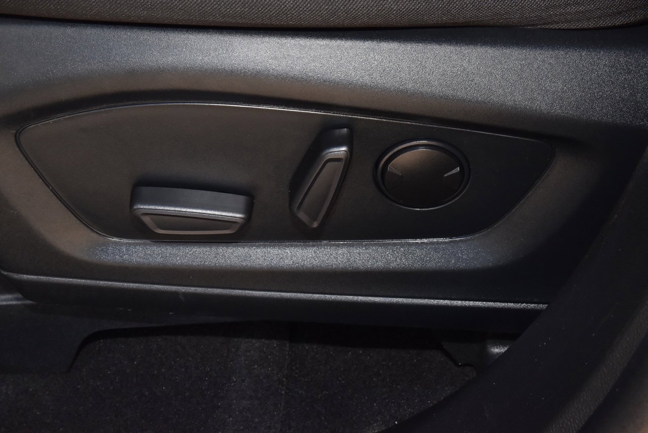 Used 2023 Ford Explorer XLT AWD/4WD image 34