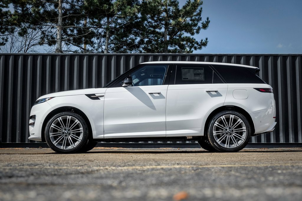 New 2025 Land Rover Range Rover Sport Dynamic SE image 3